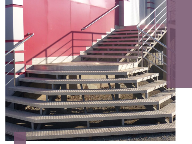 Лестницы для магазина в Улане-Удэ — изготовление и монтаж